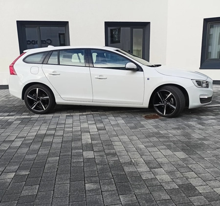 Volvo V60 cena 46900 przebieg: 227000, rok produkcji 2015 z Kraków małe 191